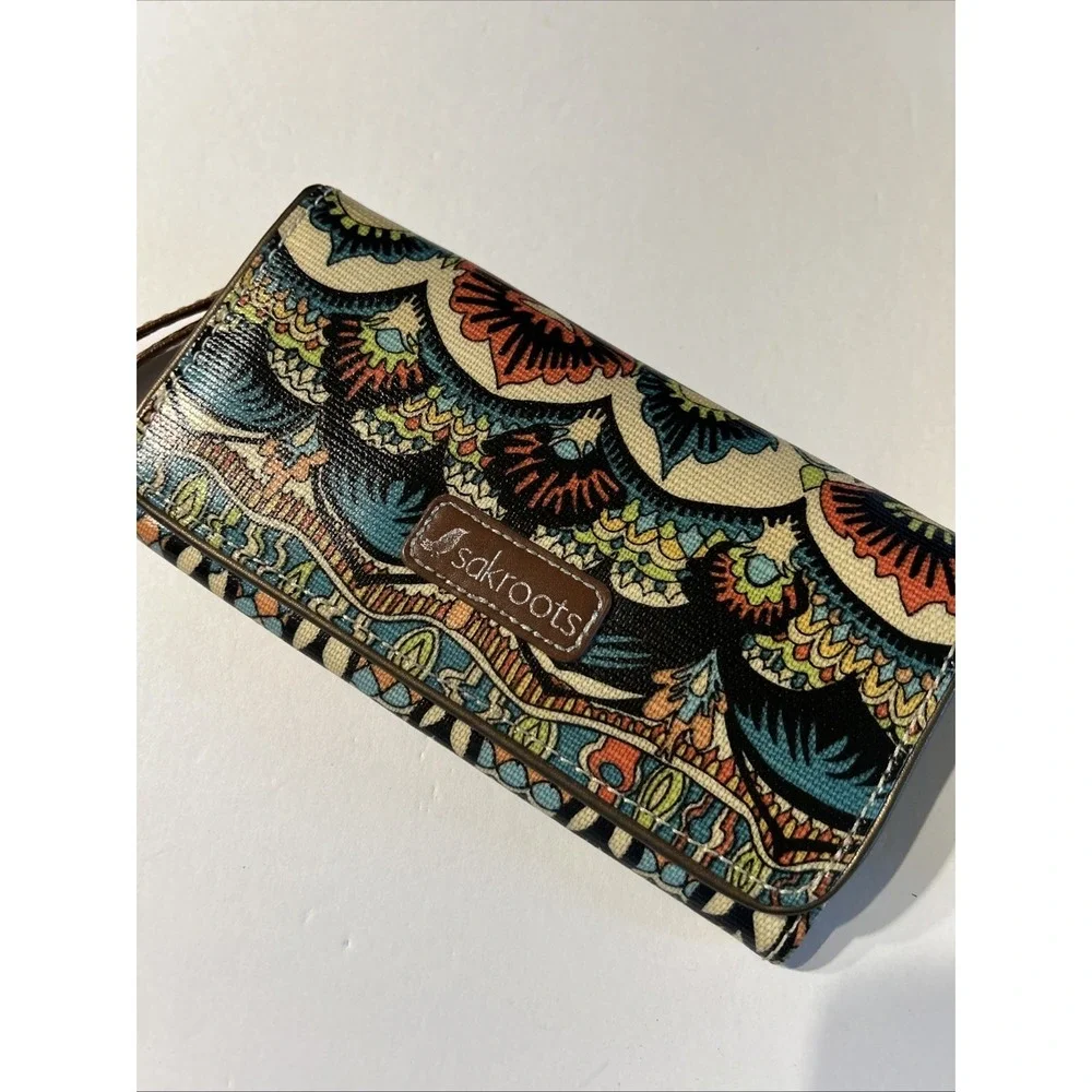 SAKROOTS Artist Circle Smartphone Wristlet Wallet